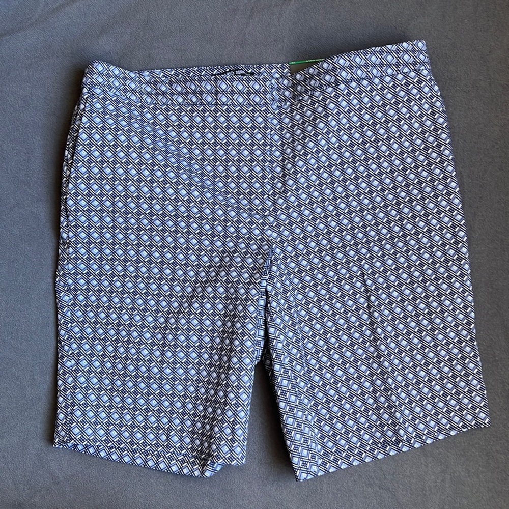 Mario Serrani Bermuda shorts and beautiful navy and white print size 12 NWT